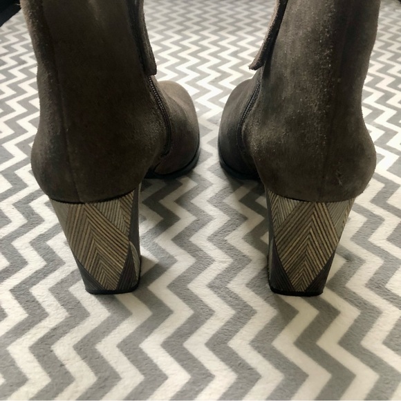 Interesting Anthropologie Matisse Metric Geo Stripe Block Heel Booties, Size 8.5 - Picture 2 of 7